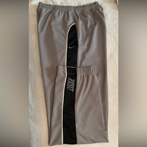 Men’s Nike Sweatpants, Size Large, Gray & Black design